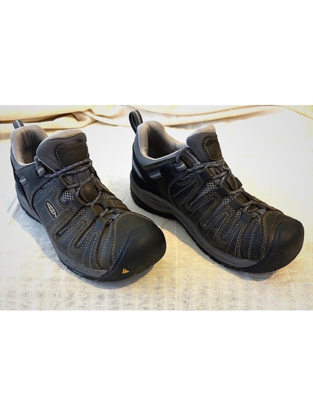 KEEN Women’s Hiking Shoes Size 10M Black Safety Toe EH #gorpcore #outdoors